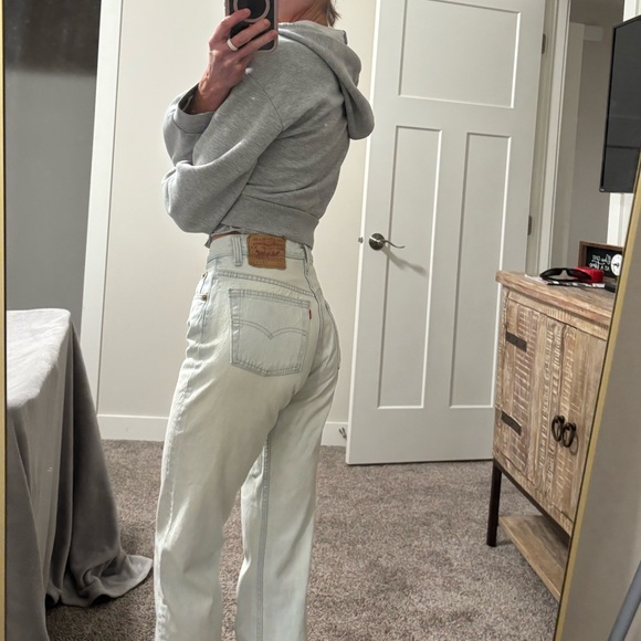 TO DIE FOR-Vintage 501 Button-Fly Levi’s-tagged 27”, fits modern 25”-80s! - Picture 6 of 16